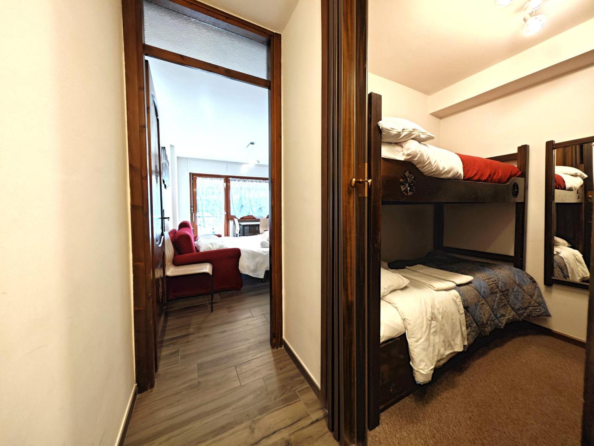 Hostdomus - City Center Apartment Colle Colle Sestriere Eksteriør billede