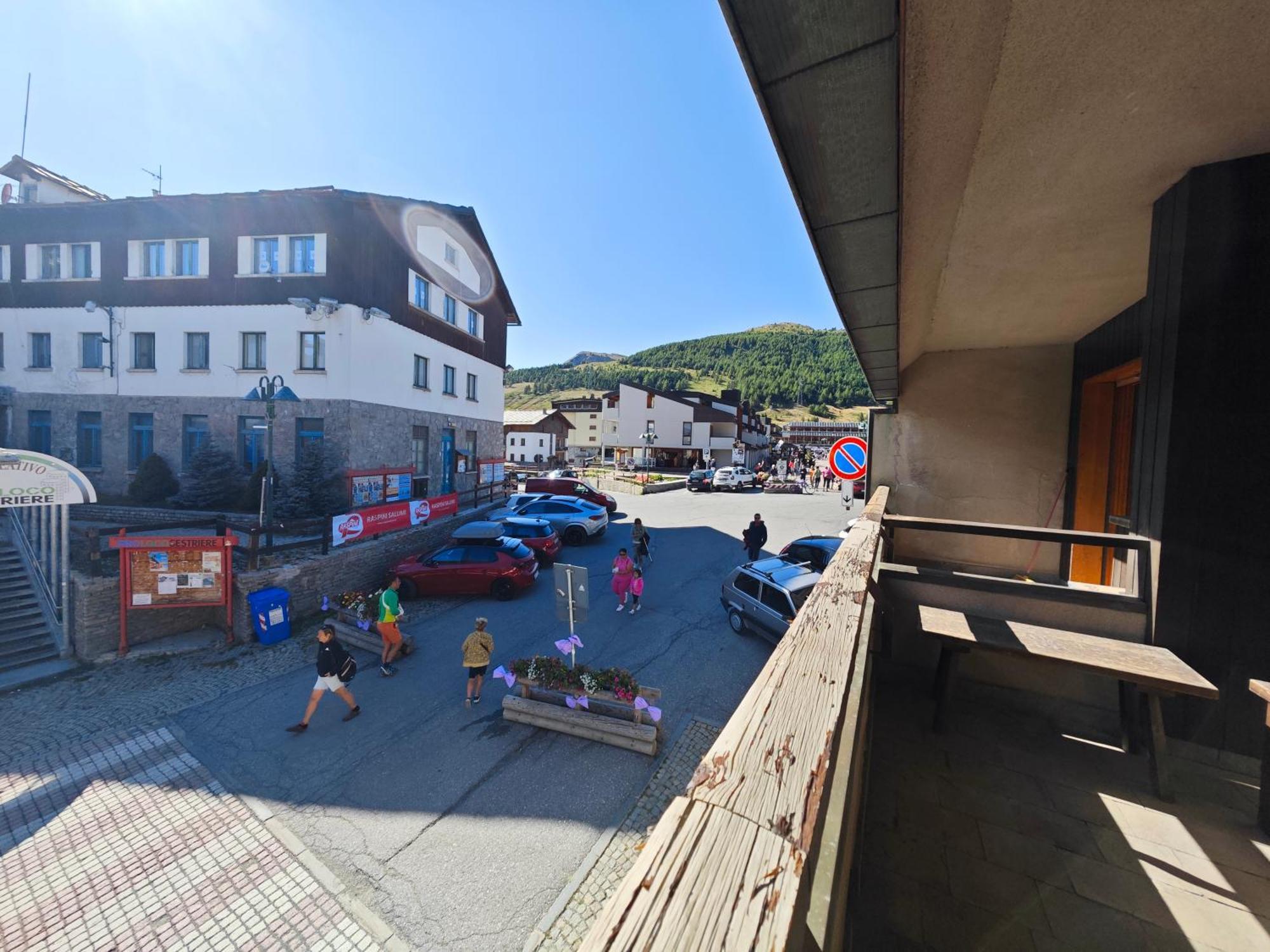 Hostdomus - City Center Apartment Colle Colle Sestriere Eksteriør billede